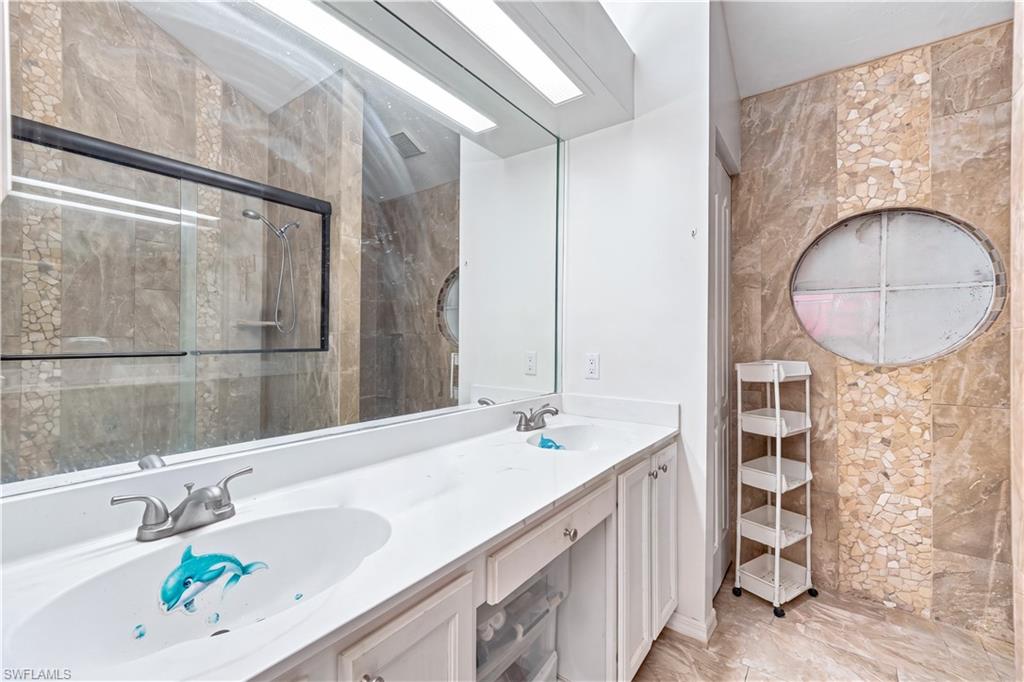 1140 Golden Gate Blvd W Property Photo 23