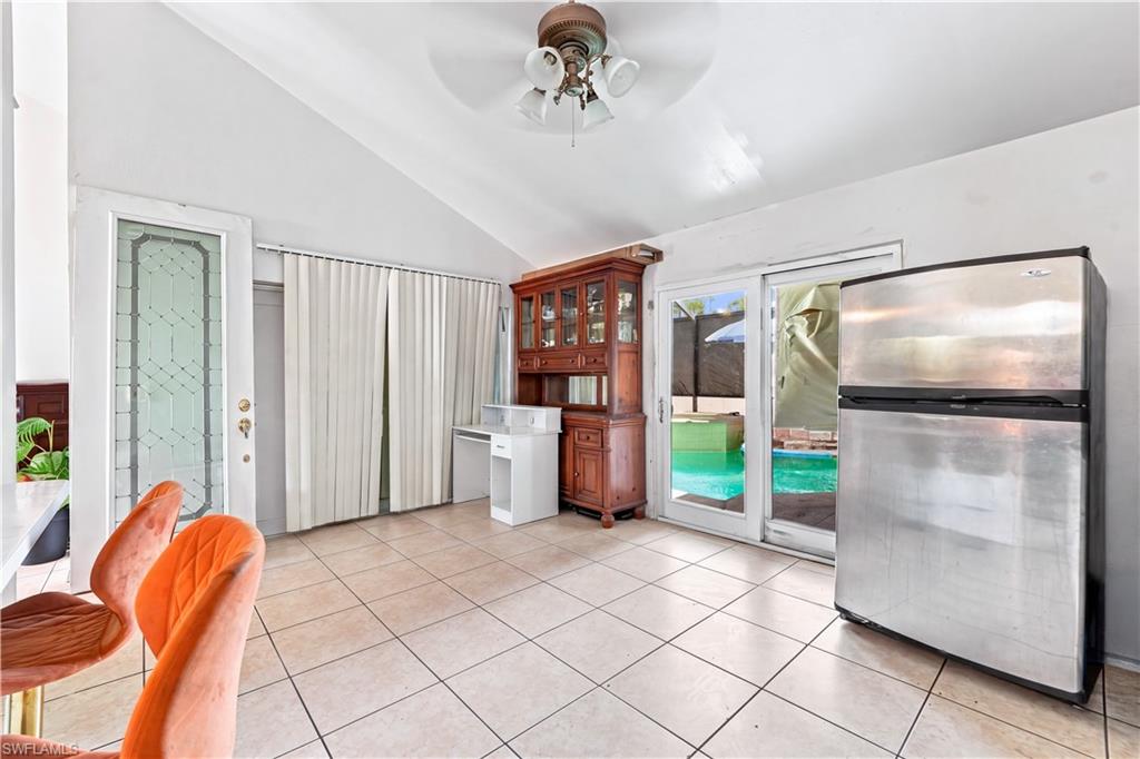 1140 Golden Gate Blvd W Property Photo 25