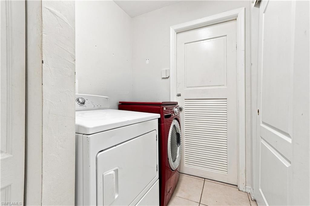 1140 Golden Gate Blvd W Property Photo 27