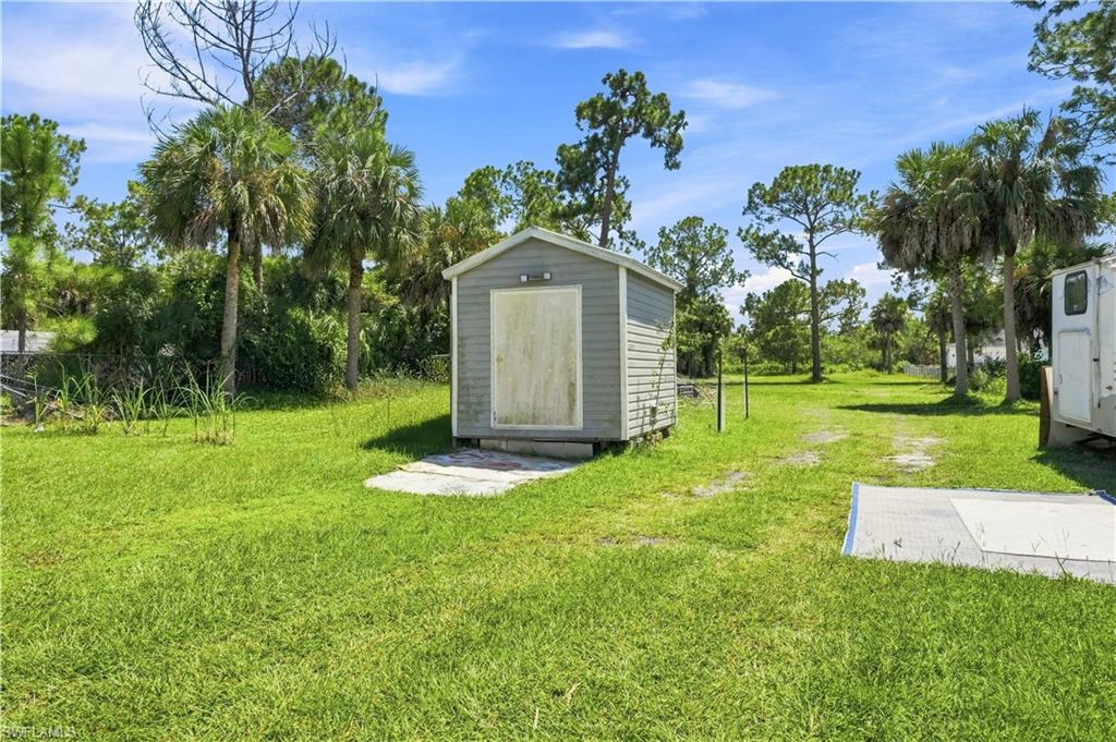 1140 Golden Gate Blvd W Property Photo 32