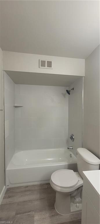 1390 Wildwood Lakes Blvd 8 Property Photo 14