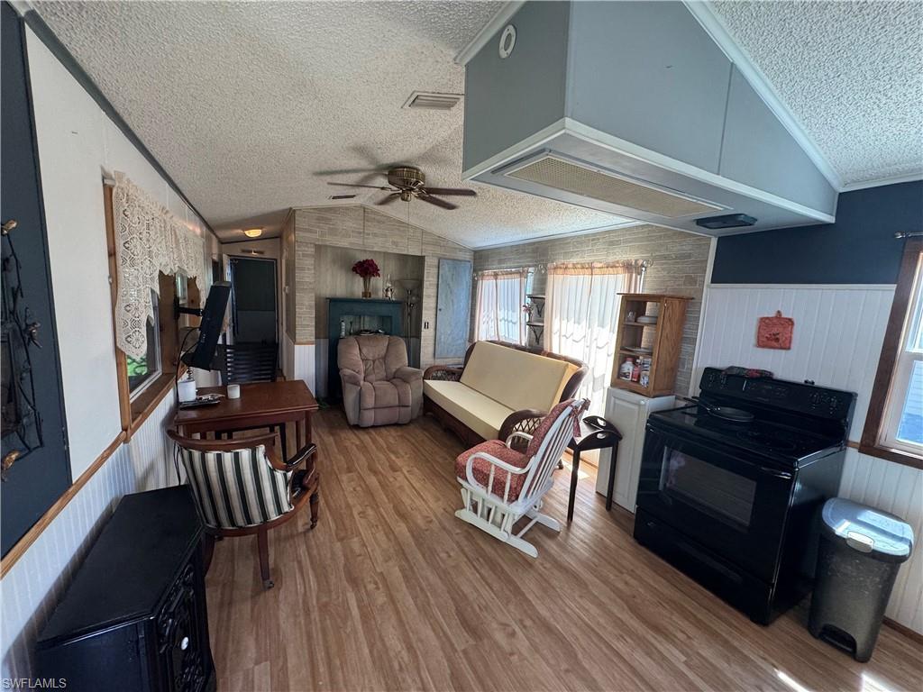3596 Unique Cir Property Photo 3