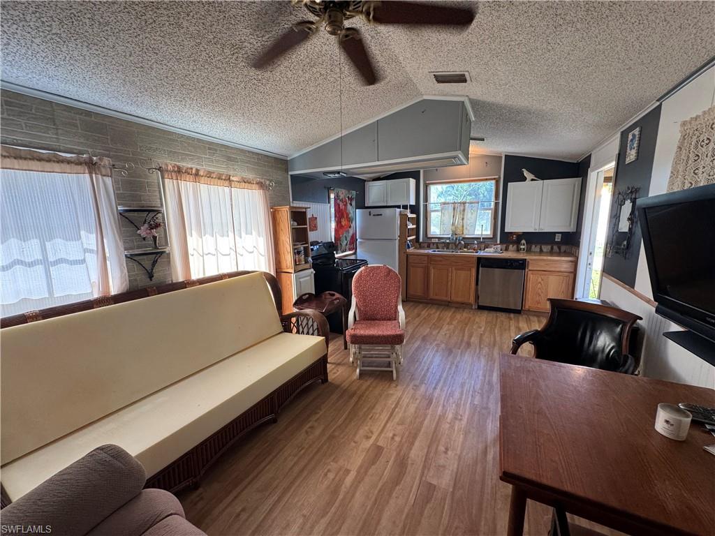 3596 Unique Cir Property Photo 7