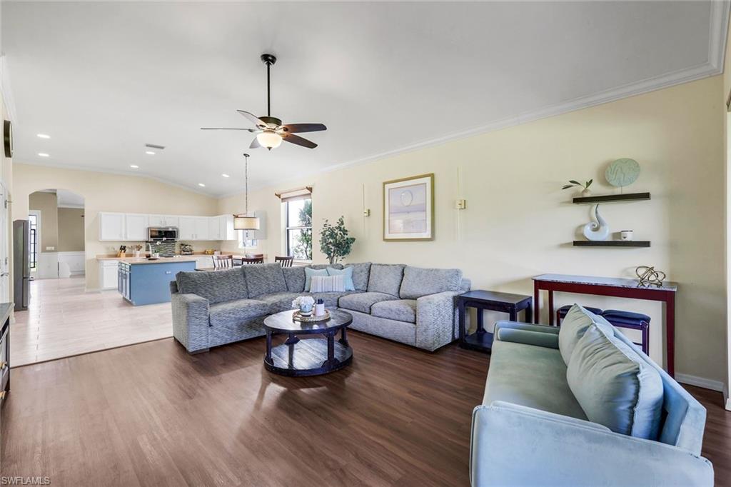 2095 Sagebrush Cir Property Photo 4