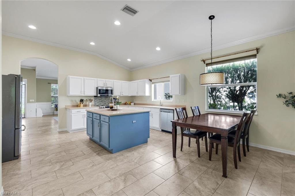 2095 Sagebrush Cir Property Photo 7