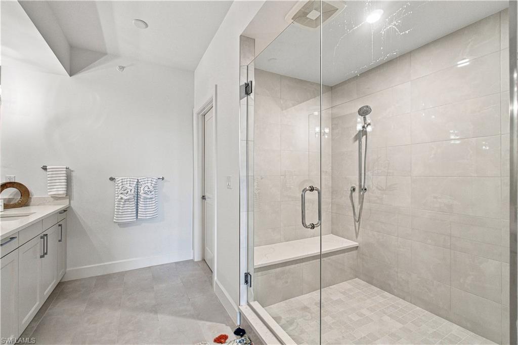 4142 Bay Beach Ln 705 Property Photo 15