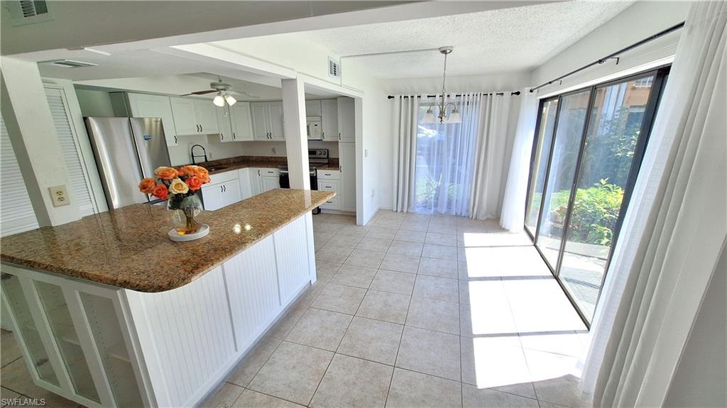 406 Meadowlark Ln A Property Photo 10