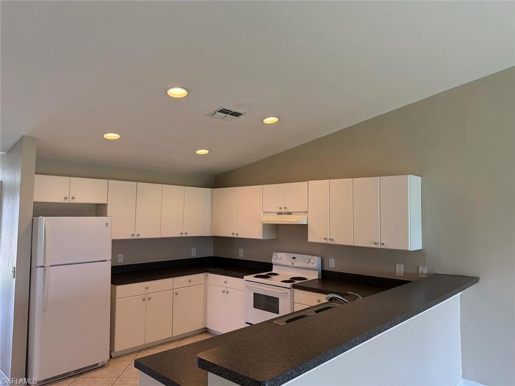 4822/4824 Leonard Blvd S Property Photo 4
