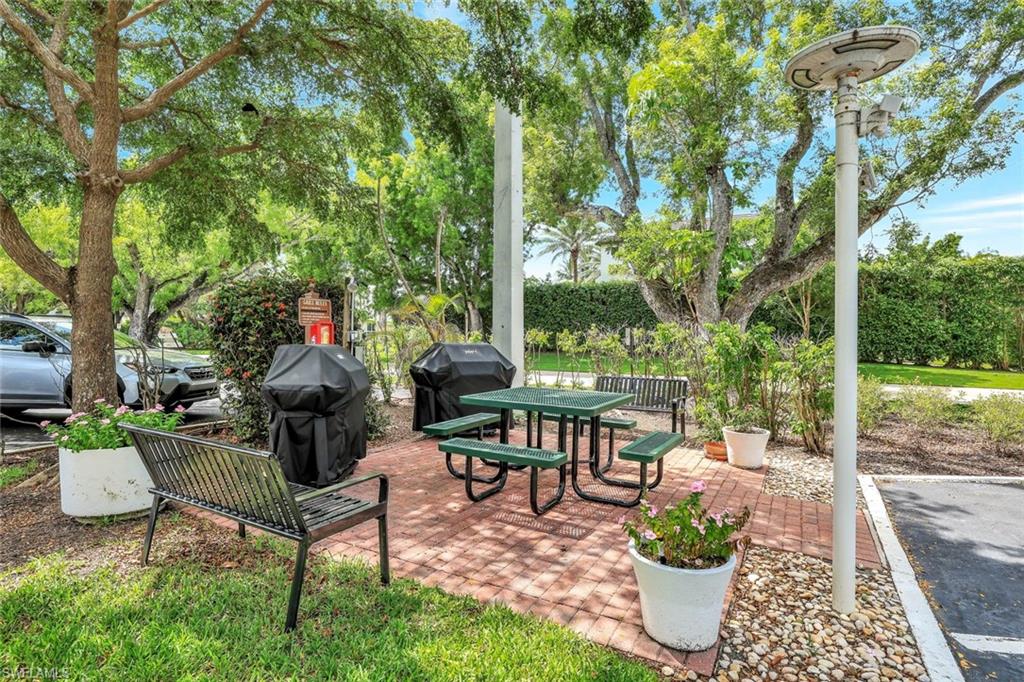 1300 Gulf Shore Blvd N 410 Property Photo 17