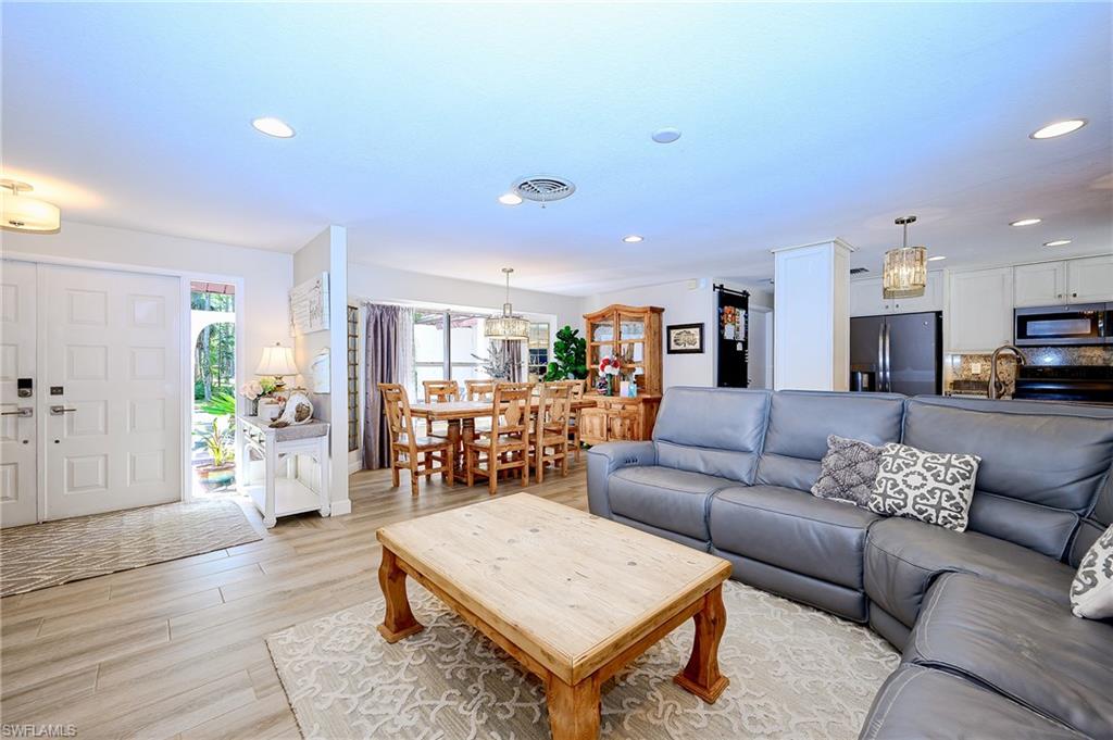 5675 Golden Oaks Ln Property Photo 6