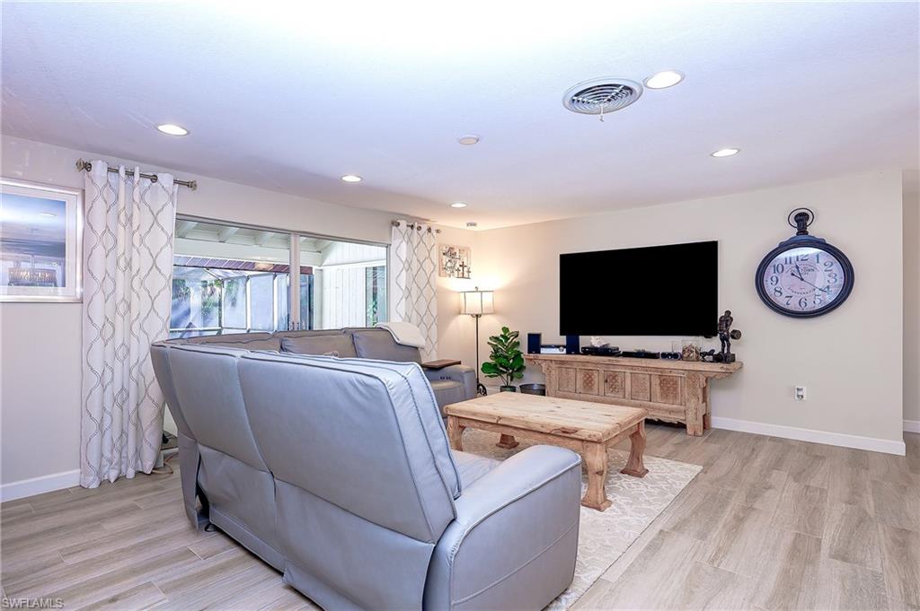 5675 Golden Oaks Ln Property Photo 8