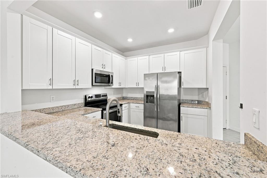 14236 Pine Lodge Ln Property Photo 2