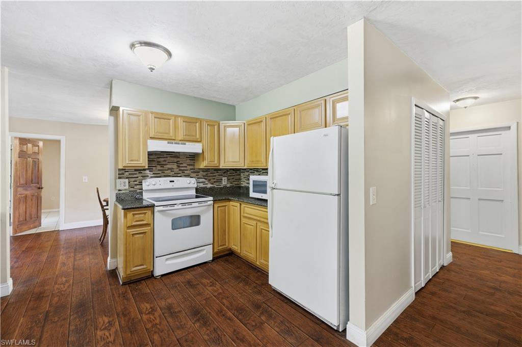 5681 Bur Oaks Ln Property Photo 17