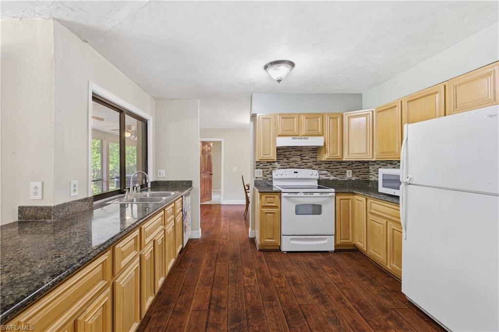 5681 Bur Oaks Ln Property Photo 18