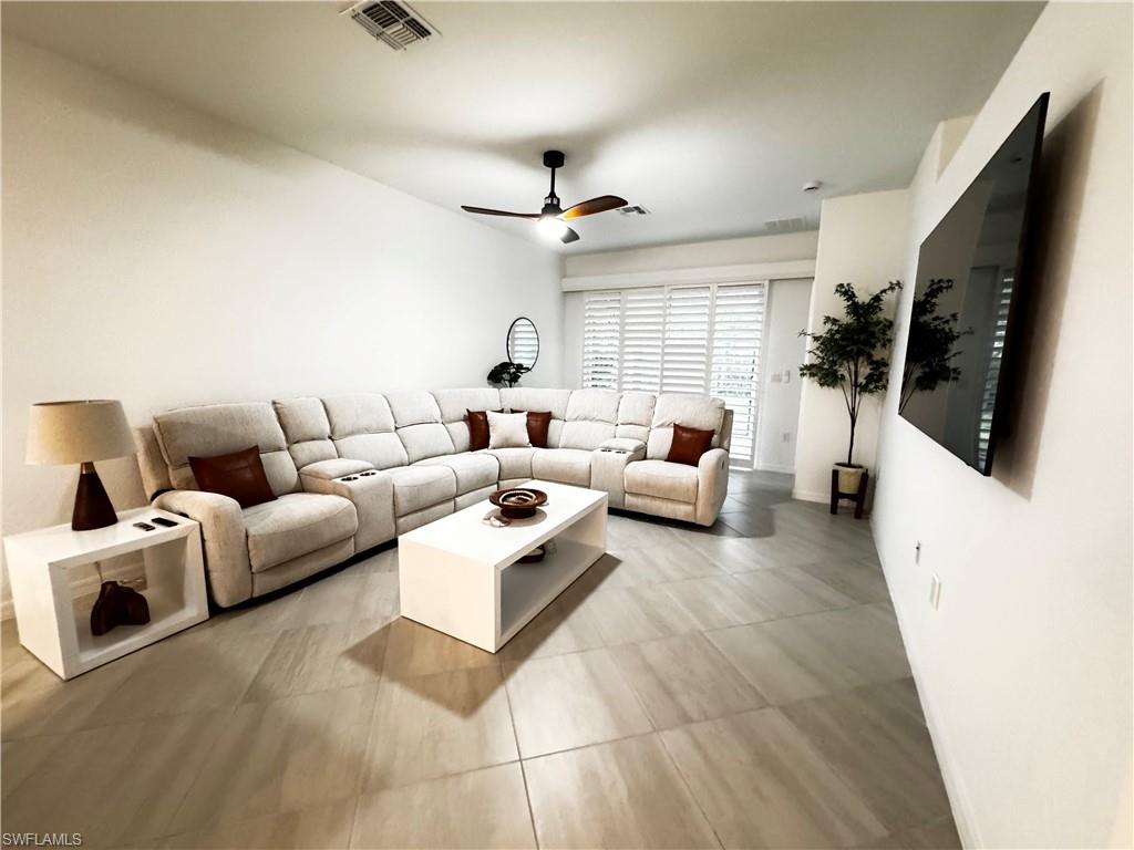 2084 Wellington St Property Photo 4