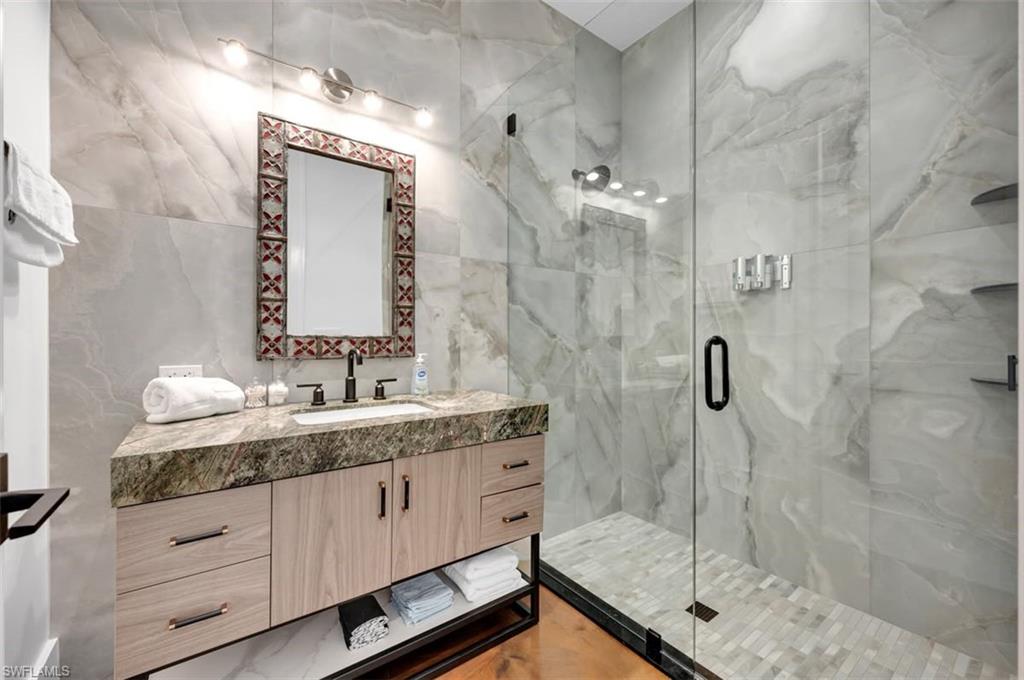 2401 Coach House Ln Property Photo 23