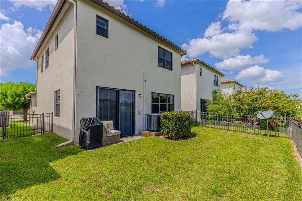 8732 Madrid Cir Property Photo 11