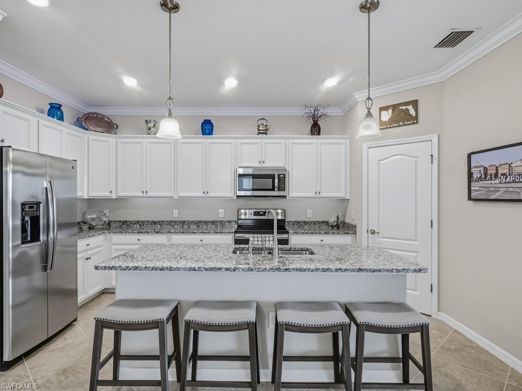 1482 Santiago Cir Property Photo 4