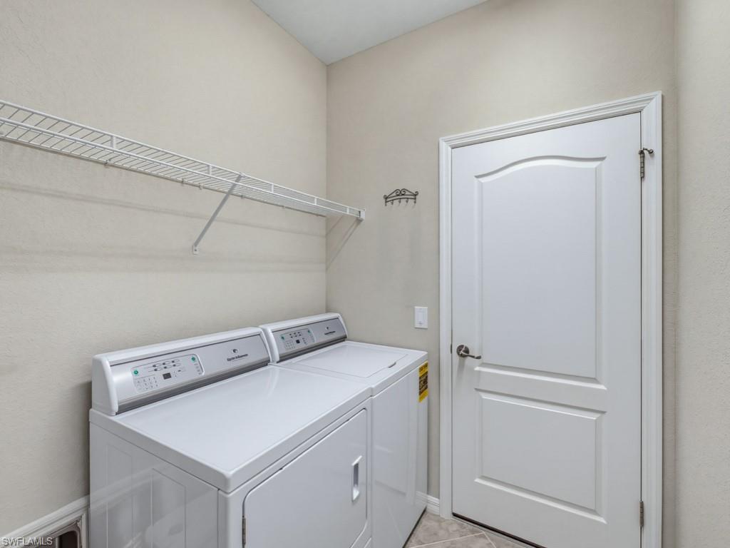 1482 Santiago Cir Property Photo 18