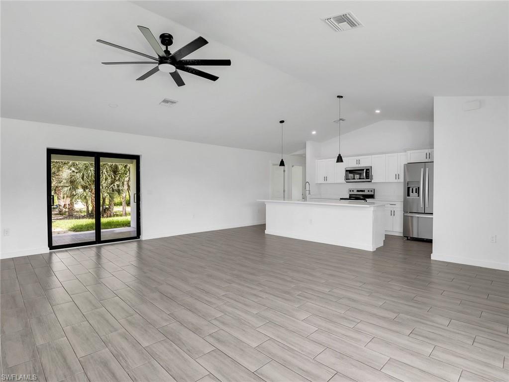 442 Windermere Dr Property Photo 2