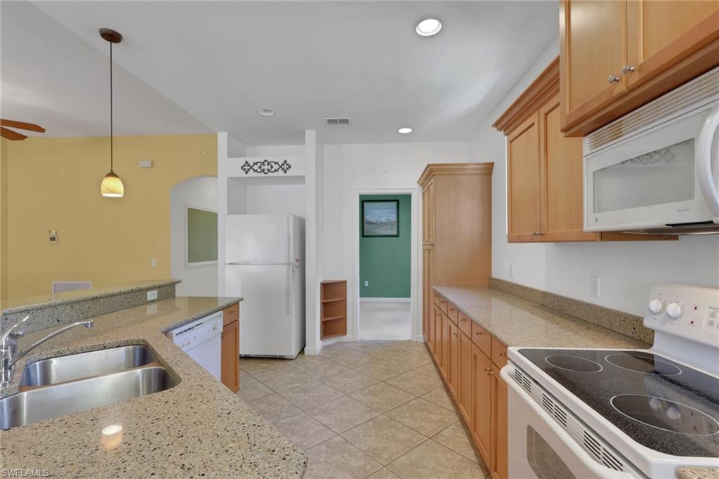 8524 Via Lungomare Cir 202 Property Photo 8