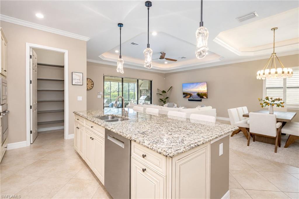 12836 Kinross Ln Property Photo 7
