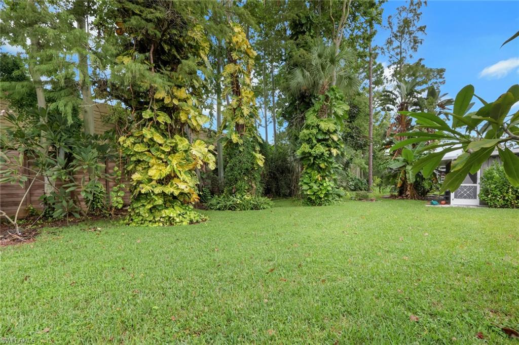 1413 Monarch Cir B4 Property Photo 25