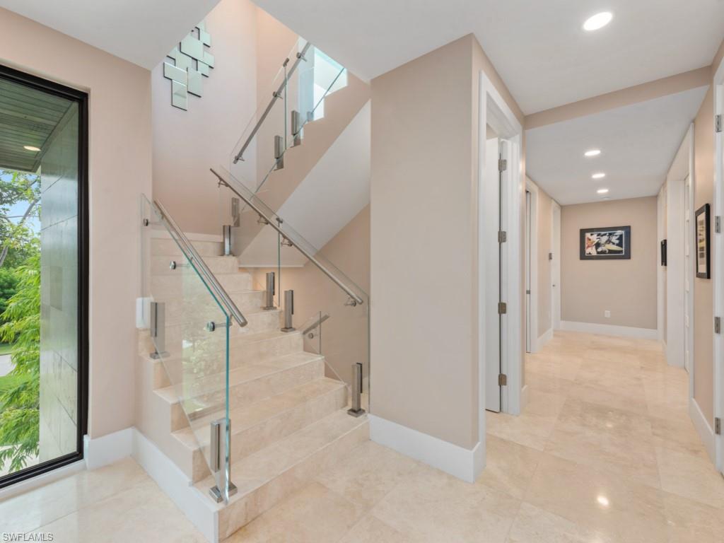 706 Waterside Dr Property Photo 3