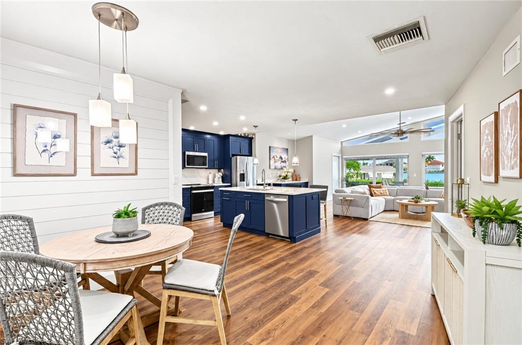 9 Pelican St E Property Photo 4