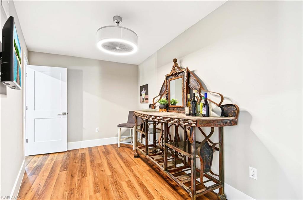 9 Pelican St E Property Photo 10