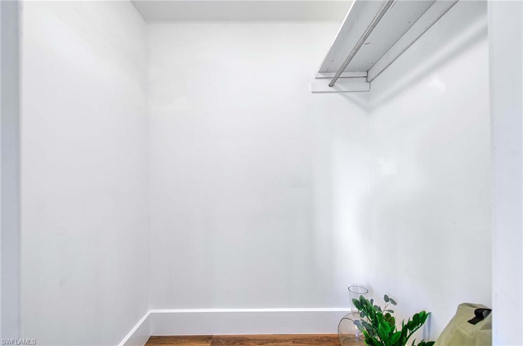 9 Pelican St E Property Photo 12