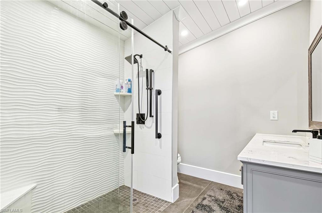 9 Pelican St E Property Photo 18