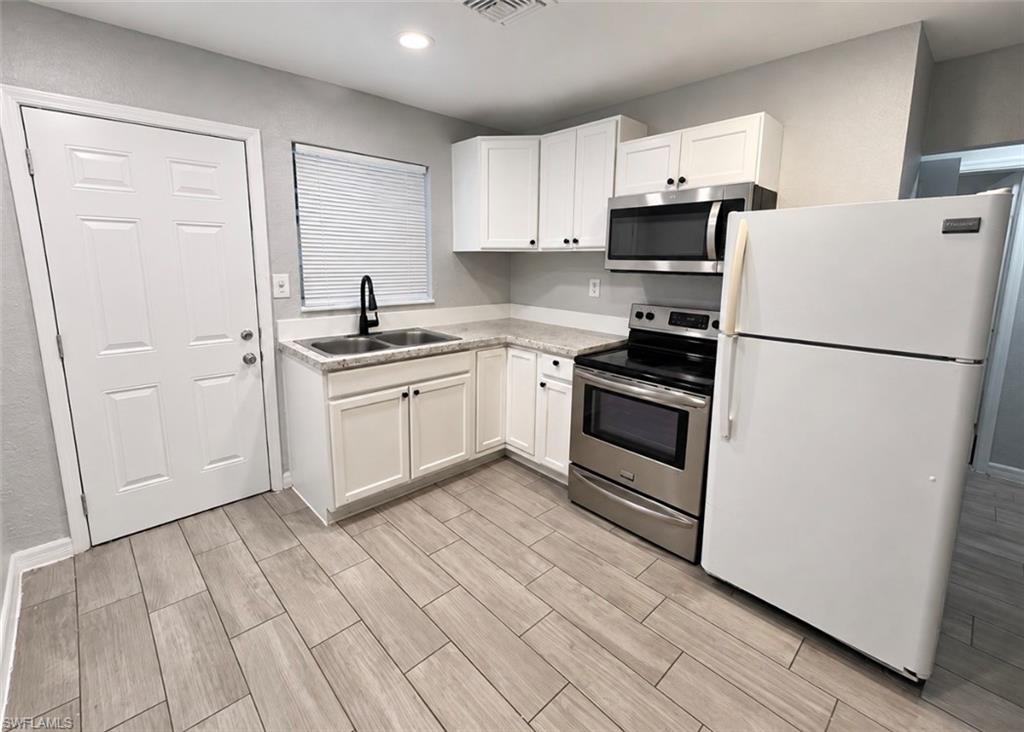 1140 4th Way Property Photo 4