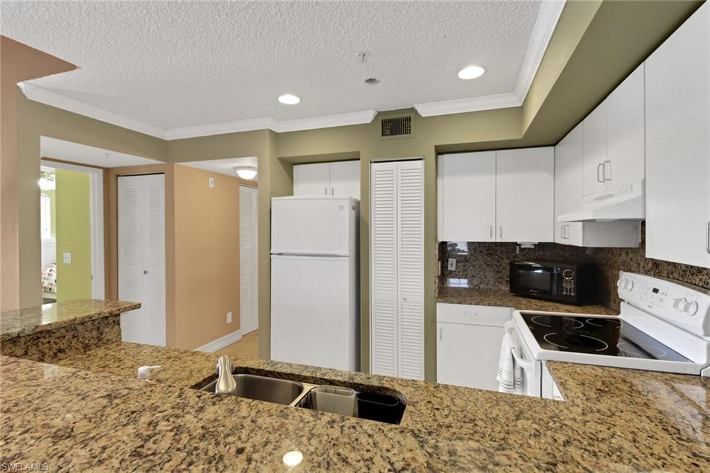 1195 Wildwood Lakes Blvd 202 Property Photo 6