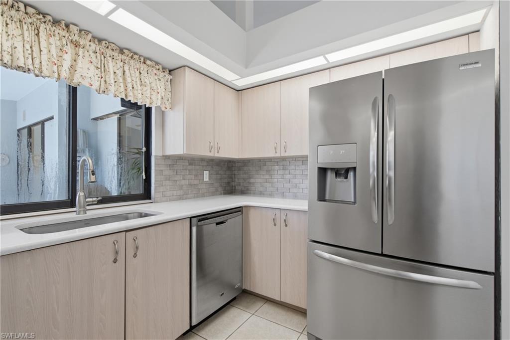 6040 Lake Grasmere Way Property Photo 20