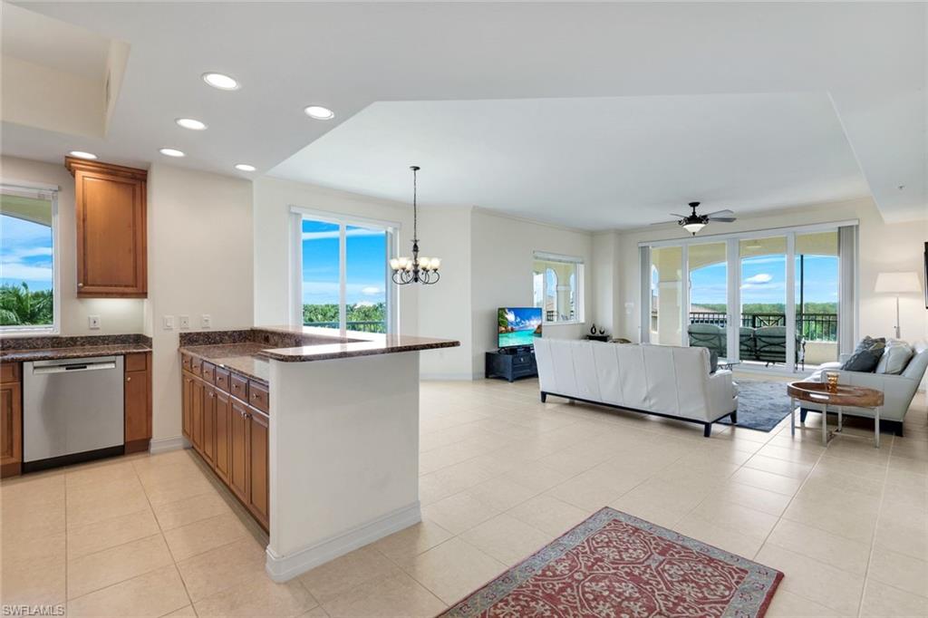 2748 Tiburon Blvd E C502 Property Photo 17