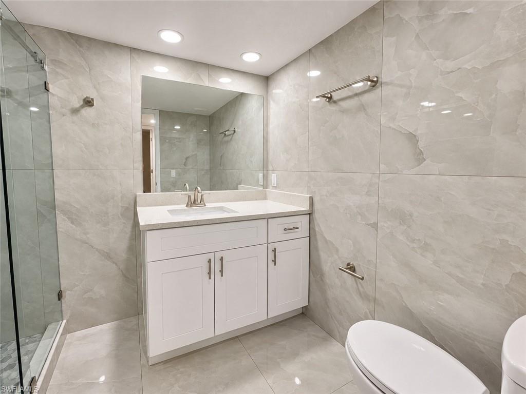 700 Valley Stream Dr 303 Property Photo 14