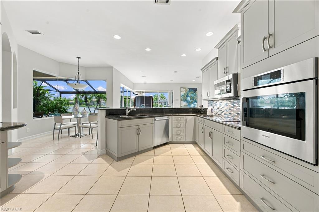 4995 Rustic Oaks Cir Property Photo 9