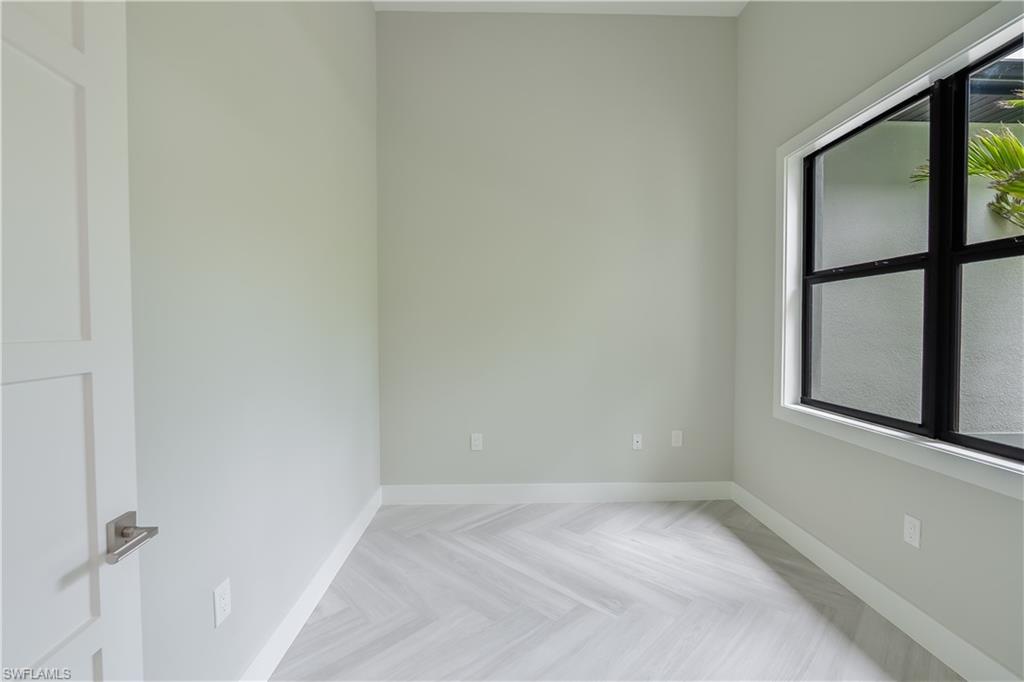 1871 24th Ave Ne Property Photo 9