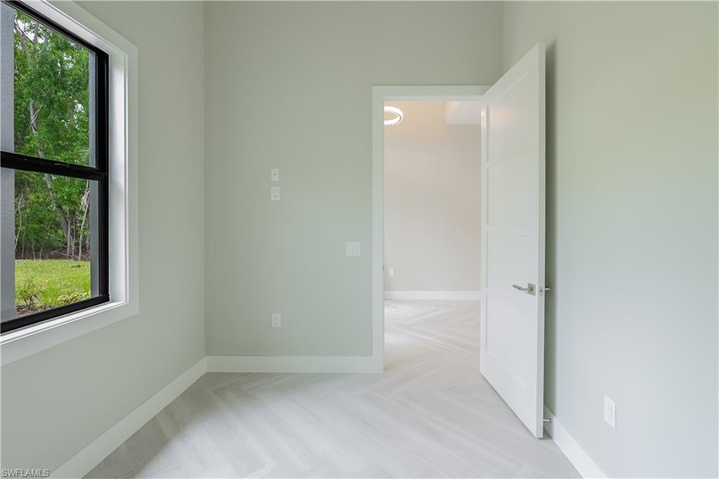 1871 24th Ave Ne Property Photo 10