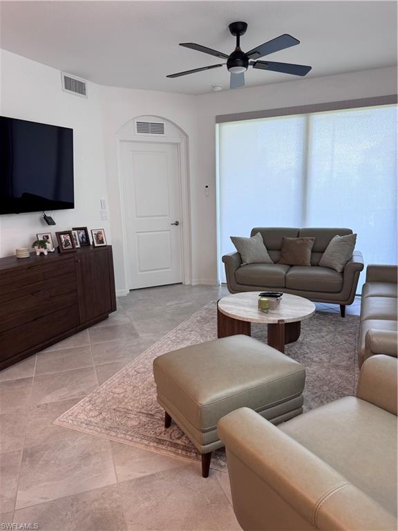 14201 Heritage Landing Blvd 1328 Property Photo 2