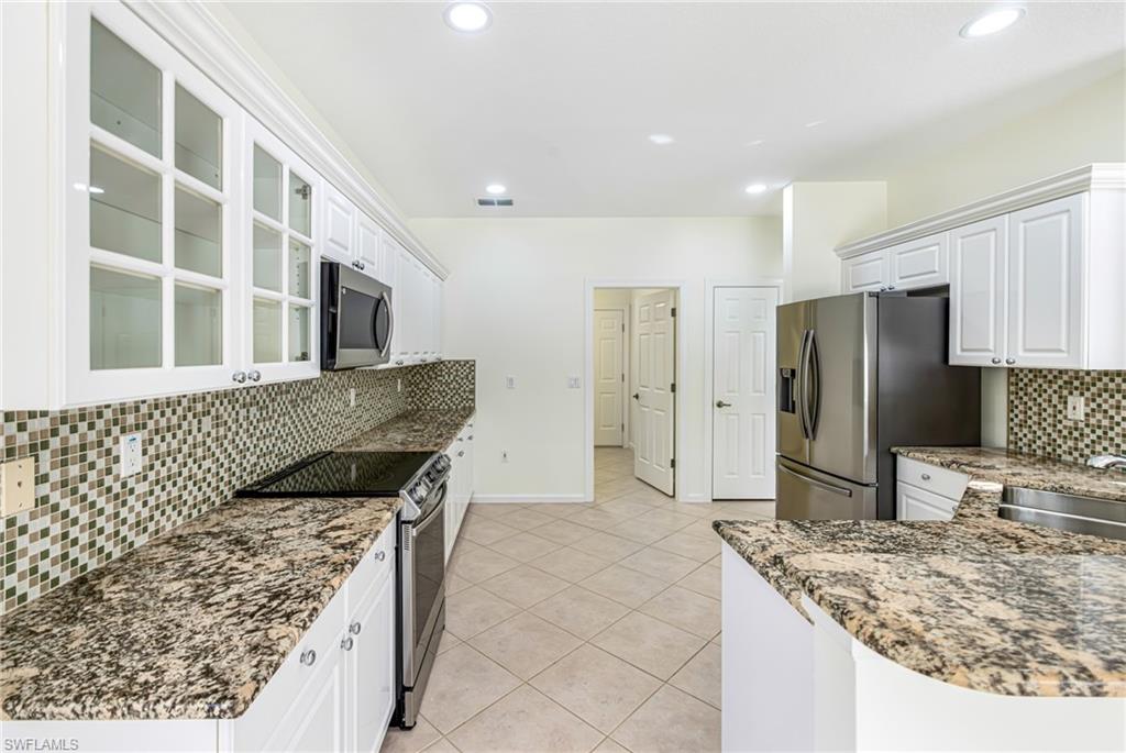 9279 Oak Strand Dr Property Photo 10