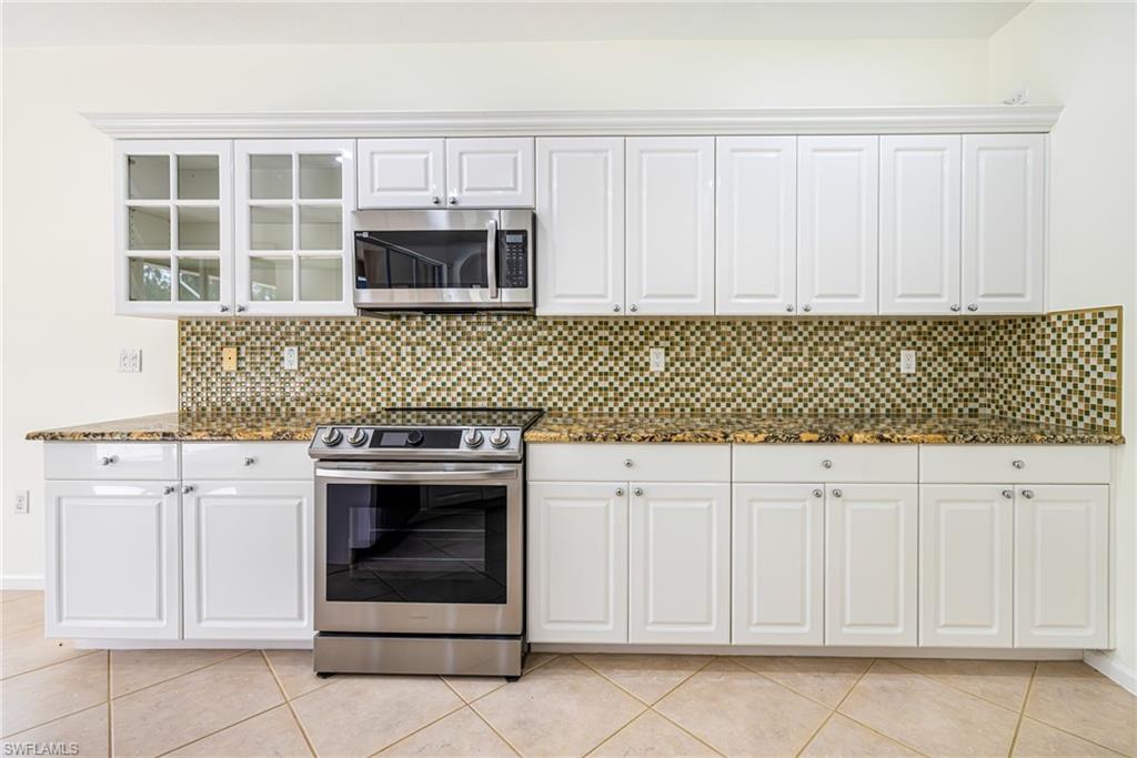9279 Oak Strand Dr Property Photo 12