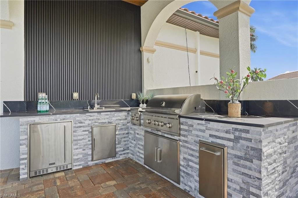 14800 Laguna Dr Property Photo 34