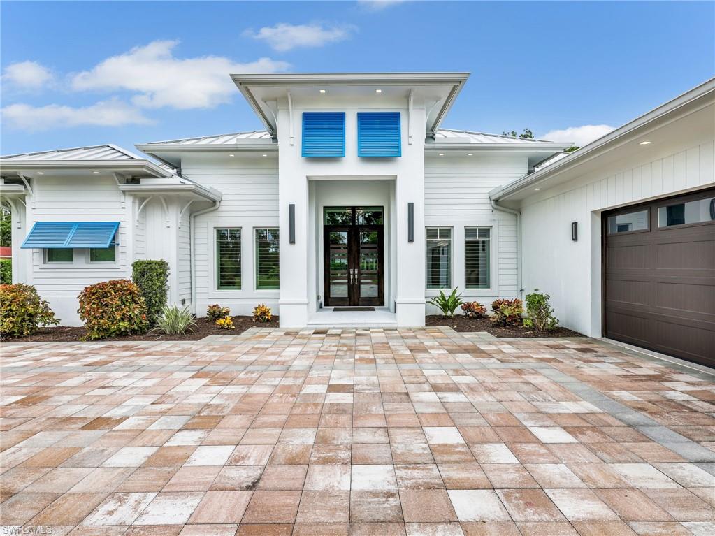6145 Sea Grass Ln Property Photo 3