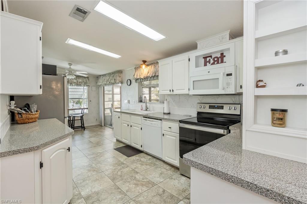 9749 Sugarberry Way Property Photo 4