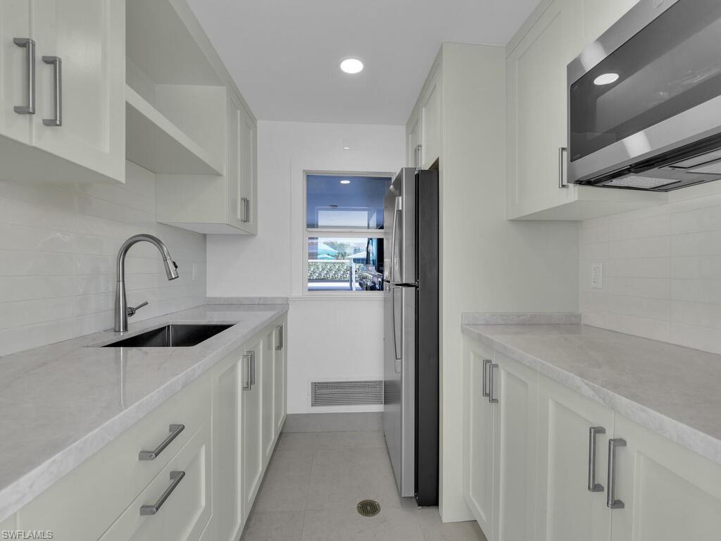 222 Harbour Dr 103 Property Photo 33