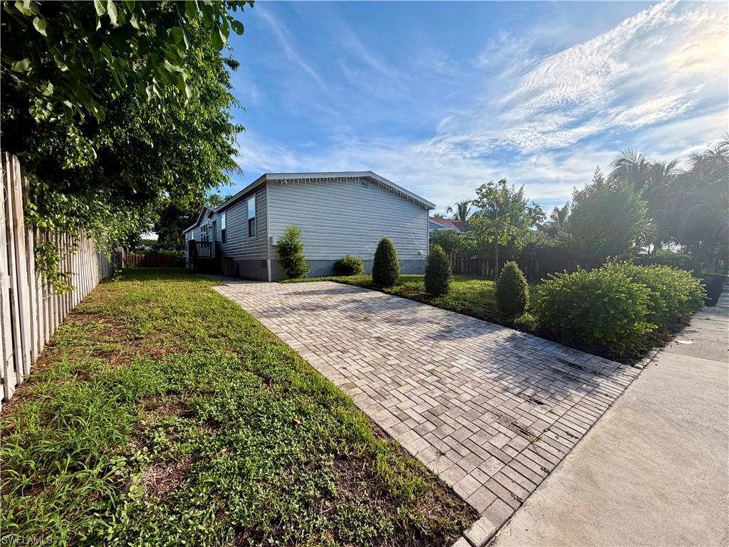 755 Ridgewood Dr Property Photo 1