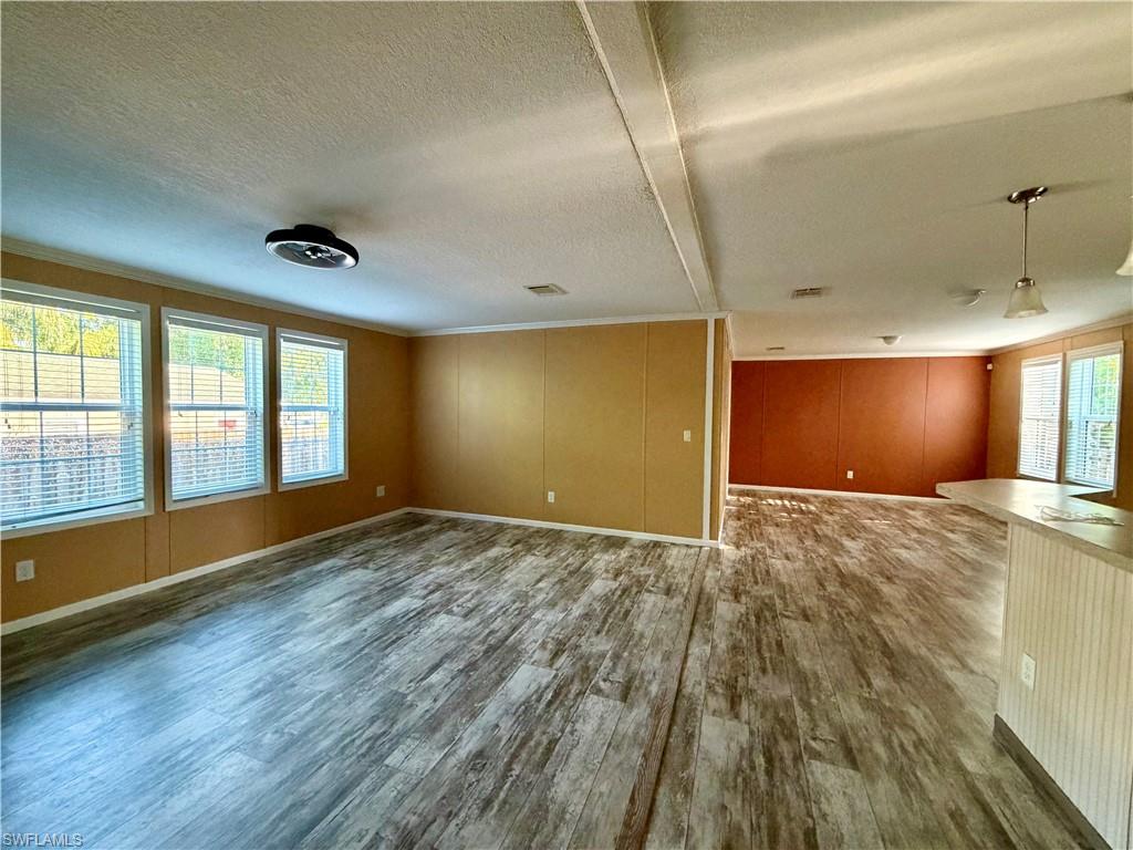 755 Ridgewood Dr Property Photo 3