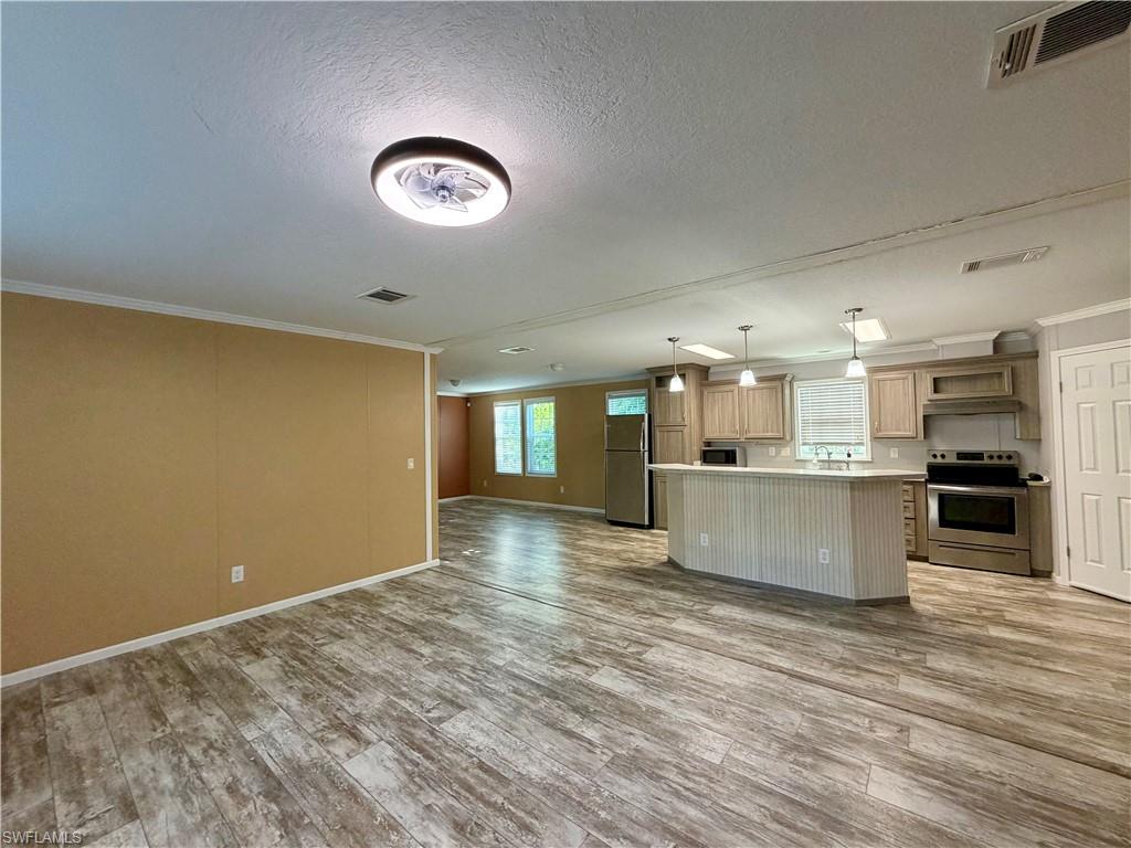 755 Ridgewood Dr Property Photo 4